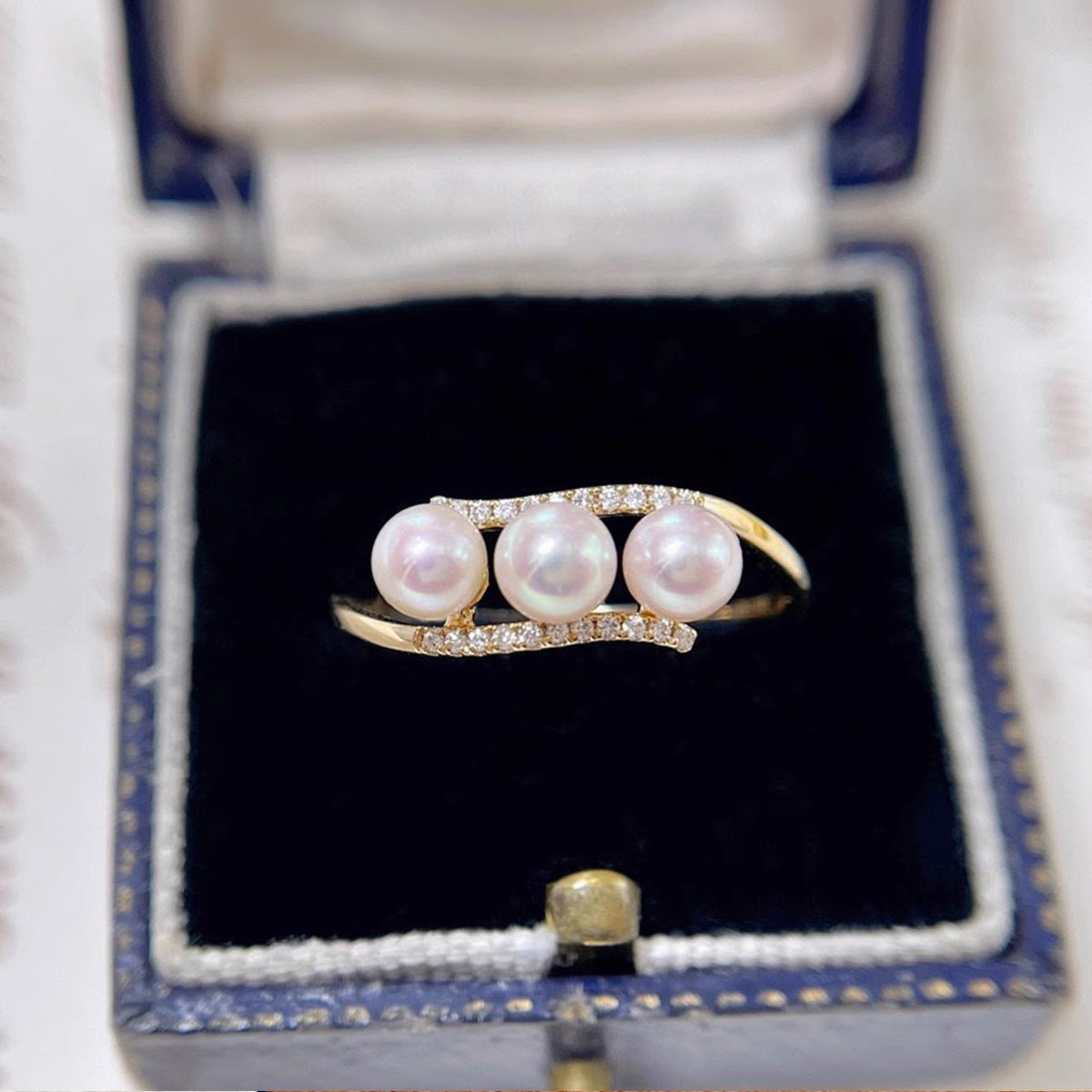 Pearl Ring Full of Diamonds