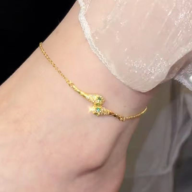 In 2025, it will be hot-selling, light luxury, fashionable, high-end spirit snake ankle chain, elegant niche design, versatile niche design